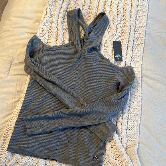 NWT Abercrombie & Fitch gray off the shoulder sweater - Picture 3 of 5